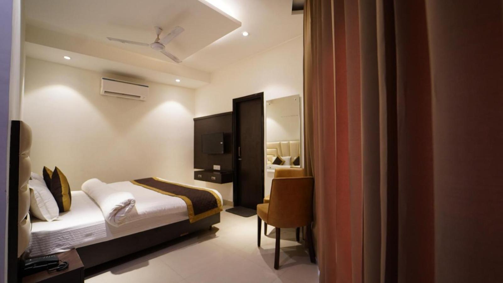 Hotel Avi Inn アムリトサル エクステリア 写真